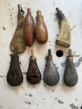 Lot de poire à poudre noire