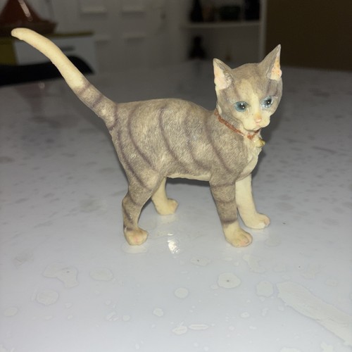 Figurine chat gris réaliste