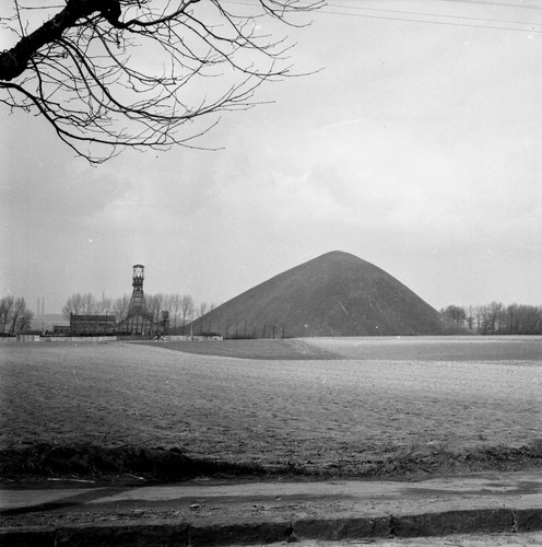 Mons 1955 terril - terril, puits