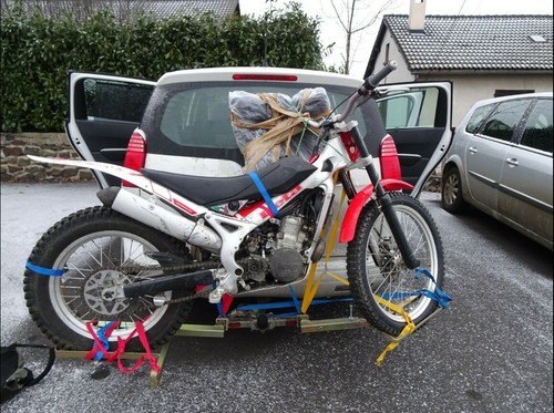 Porte moto sur attelage