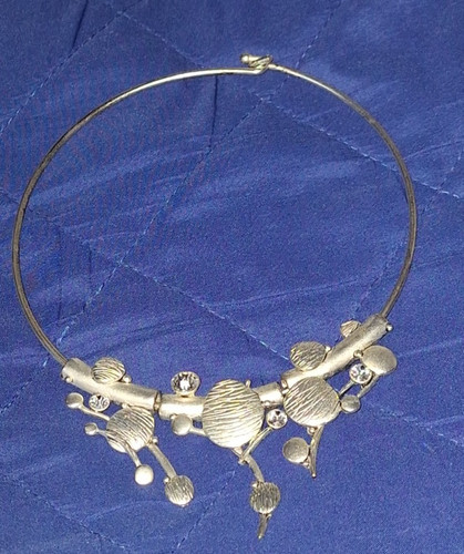 Collier ras cou semi - ras,
