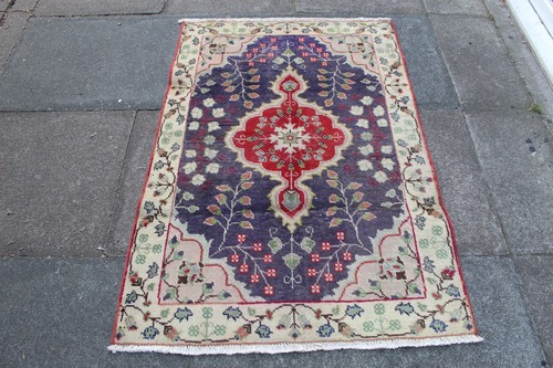 Tapis oriental laine fait - en,
