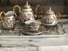 Service à thé égoïste