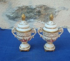 V72 Paire Petit Vase Couvert