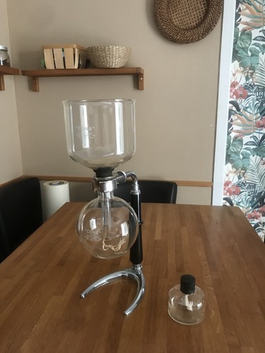 Cafetiere ancienne sur pied - cafetiere,