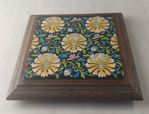 Ancien dessous plat - dessous, de