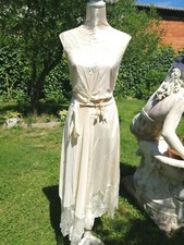 robe de mariée soie sauvage dentelle couleur creme clair xxe 