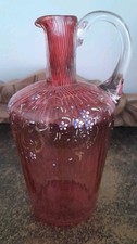 Ancienne carafe en verre rouge