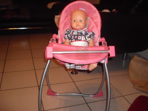 Table haute avec - avec, poupee