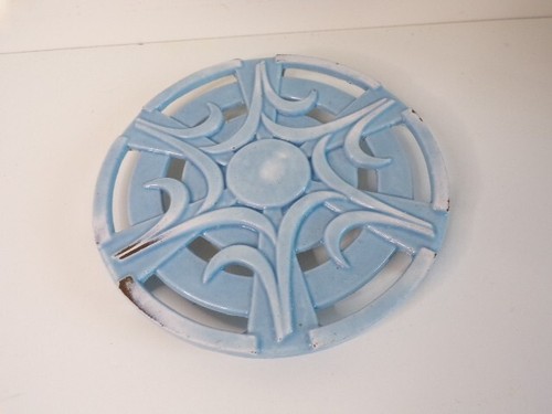 Dessous plat ancien en - de,