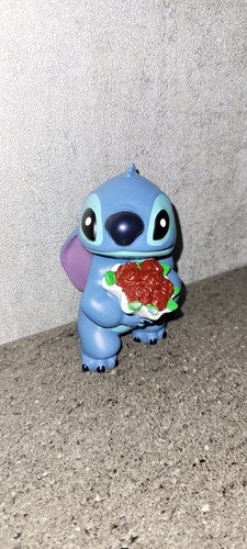 Figurine stitch avec - avec, bouquet