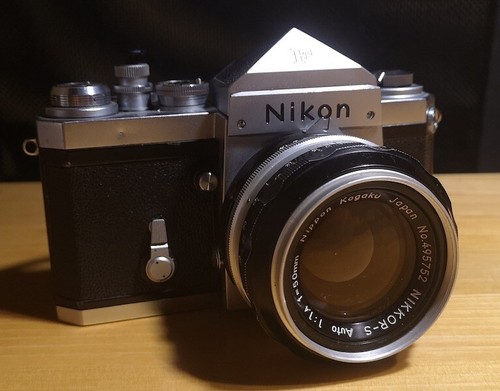Nikon - , f