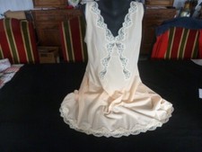 jolie combinaison&fond de robe