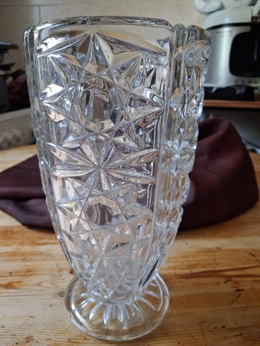 Vase sur pied verre taillé - vase,