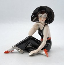 Sujet figurine femme au