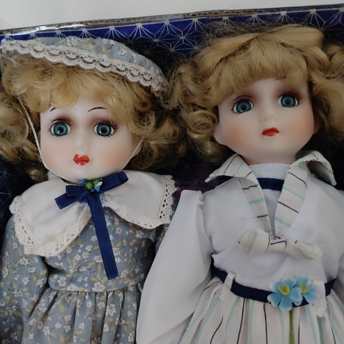 Duo poupées porcelaine - de,