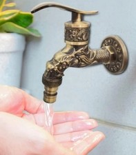 Ancien bavoir de robinet en