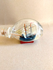 Maquette de bateau dans une