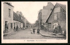 Old postcard Courtalain, Rue de Chateaudun, street view 