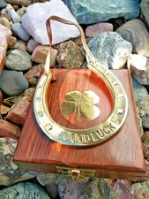 Fer a cheval porte bonheur en laiton massif dans son coffret bois,neuf