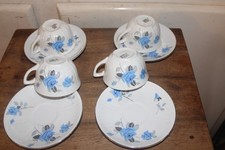 4 tasses et soucoupes saint