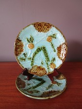 2 Assiettes en barbotine