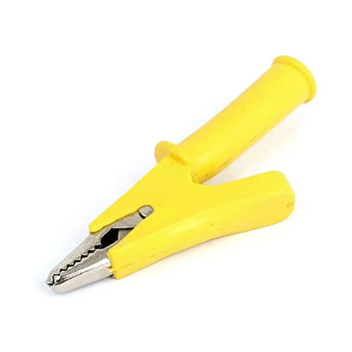 Pince crocodile isolée - , banane