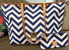 Dooney Bourke Set Blue White Chevron Large Zip Tote Bag Pouch Clutch Wallet
