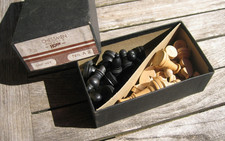 Antique SHESSMEN Horn Wooden Chess Game Pawns USA Complete