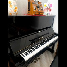 Yamaha U3 Upright Piano | 52" Glossy Black | Elegant Design