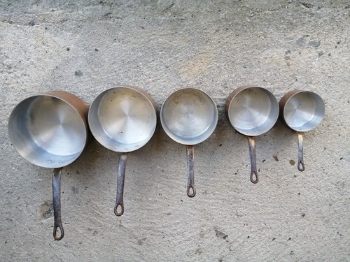 Une serie casseroles en - une,