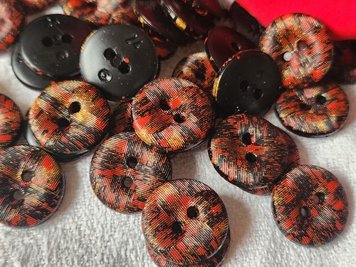 Lot boutons rouge - 43, à