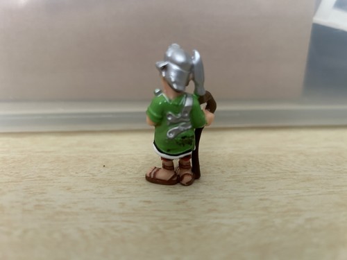 Jouet kinder surprise romain - kinder,