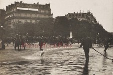 PARIS Instantané L'Arroseur c1900 FRANCE Photo Stereo Vintage P74L3n