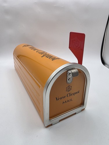 Veuve clicquot champagne - veuve,