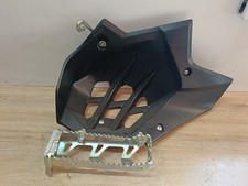 UN MARCHE PIED TALON REPOSE