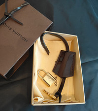 Louis Vuitton Cadena PadLock Lock & Key Set Clochette Vernis Amaranth