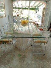 Table en verre pieds
