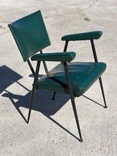 Rare fauteuil en skaï vert