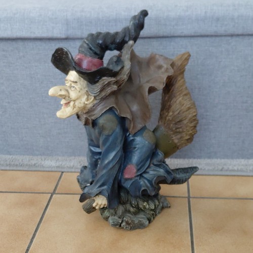 Figurine décorative sorcière