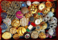 Bulk LOT OF ANTIQUE BUTTONS and VINTAGES in ANTIQUE BOX 19th century