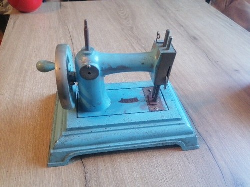 Machine coudre jouet ancien - machine,