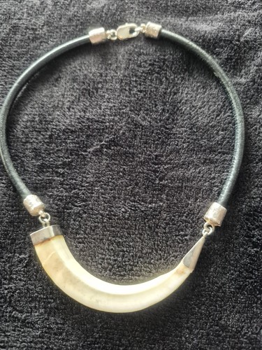 Collier ras coup - ras, en