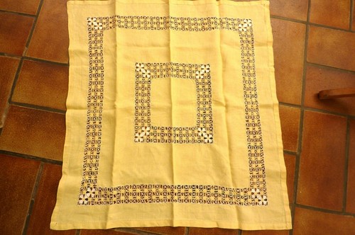 Nappe ancienne brodée pour