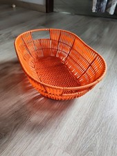 Panier ovale orange en plastique avec poignées vintage