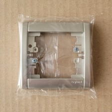 LEGRAND 82100 - 1 Plaque 1