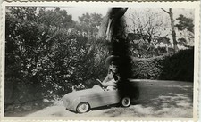 ANTIQUE PHOTO - VINTAGE SNAPSHOT - FAILED PHOTO ERROR OBSTRUCTION CAR PEDALS