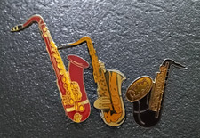 Pin’s Lot de 3 Saxophone Rouge, Jaune, Noir, Musique (61)