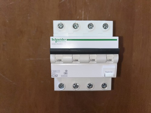 Disjoncteur differentiel 4pol - disjoncteur,
