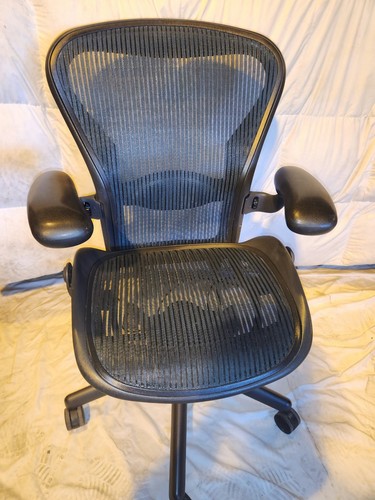 Herman miller aeron - miller, b
